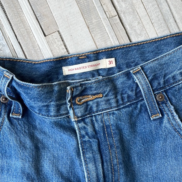 Levi’s high waisted straight jeans size 31 length 31. Excellent condition. - Picture 2 of 7